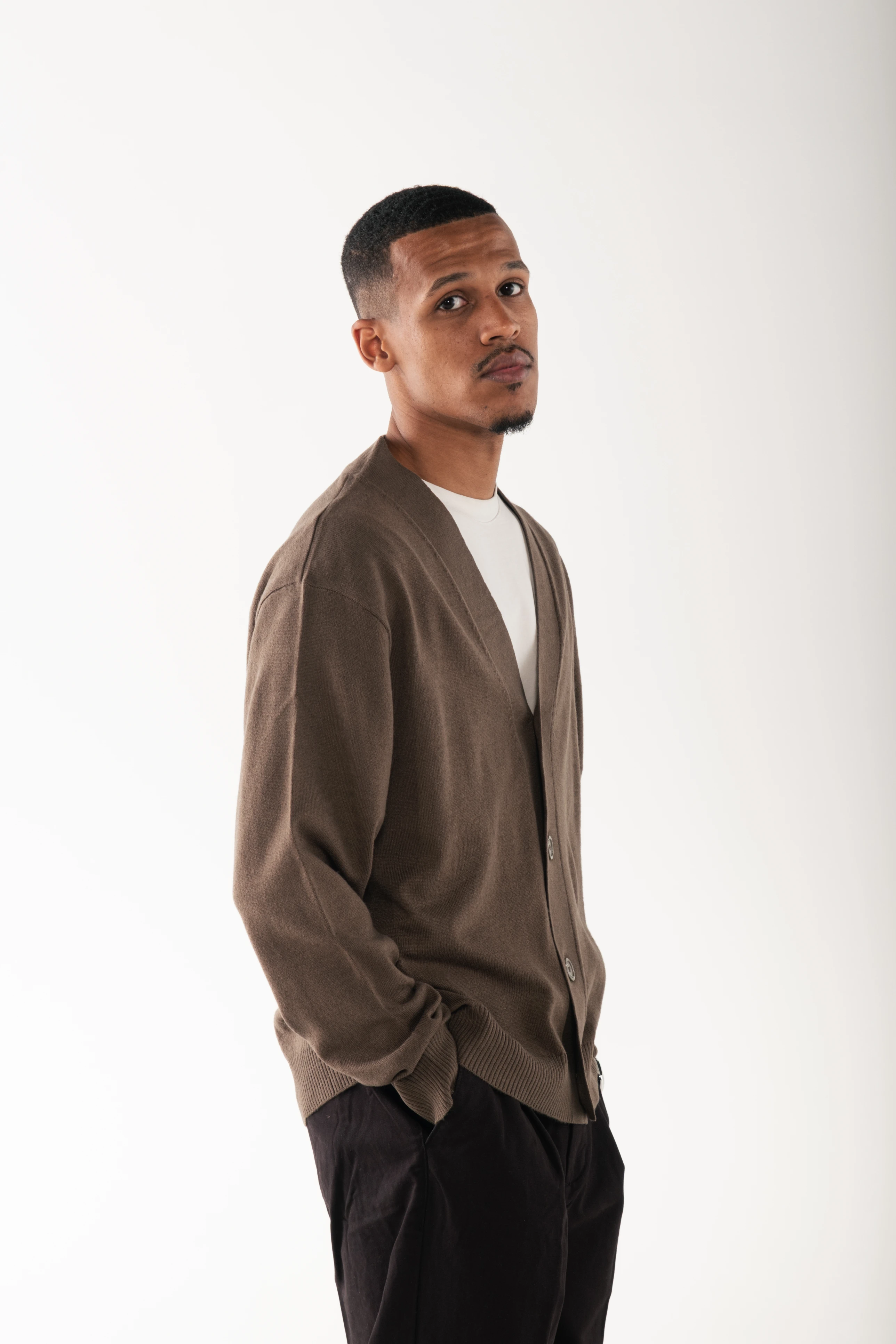 MEN'S V NECK CARDIGAN image 6